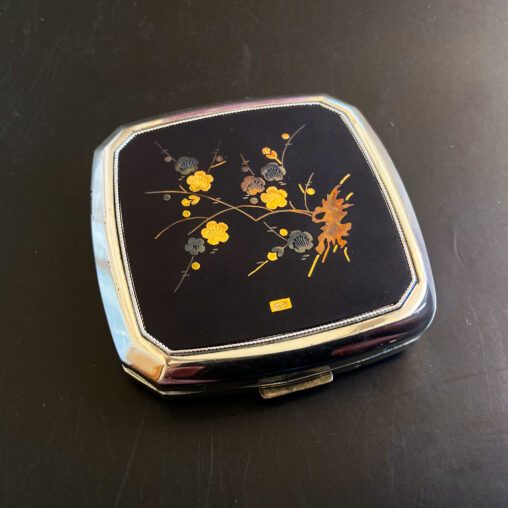 Vintage Japanese zogan compact by Queen, Showa era (1950s–1960s), black surface with gold floral inlay.