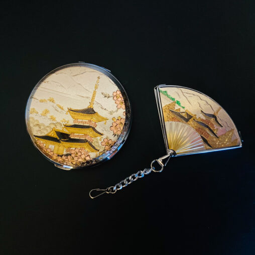 Elegance Deluxe compact and fan-shaped mirror set featuring a pagoda and cherry blossoms on a lacquered surface (Showa era, 1960s–70s)