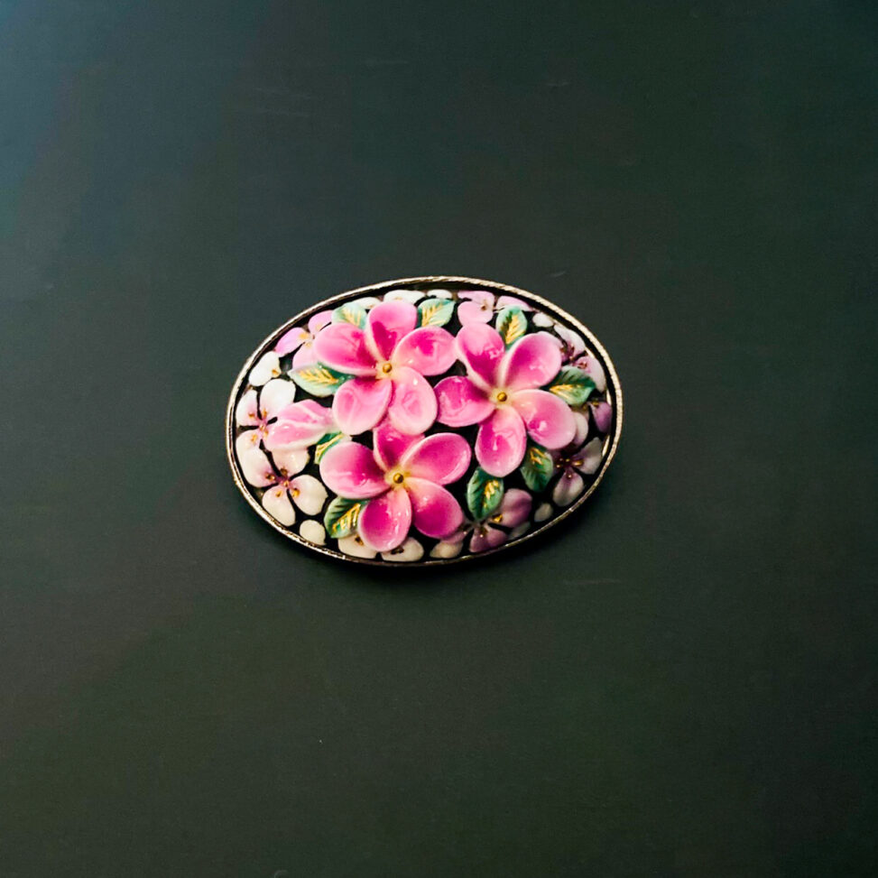 Toshikane brooch with pink blossom motif (Showa era)