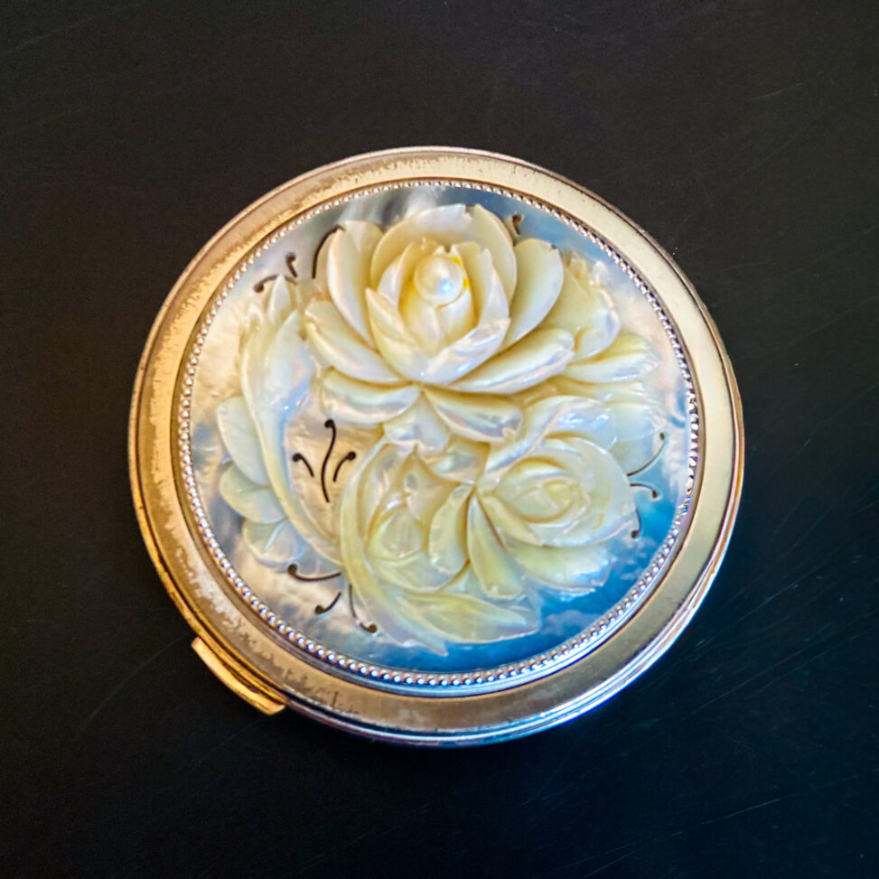 Mikimoto compact, carved mother-of-pearl roses with genuine pearl (Showa era, mid-20th century)