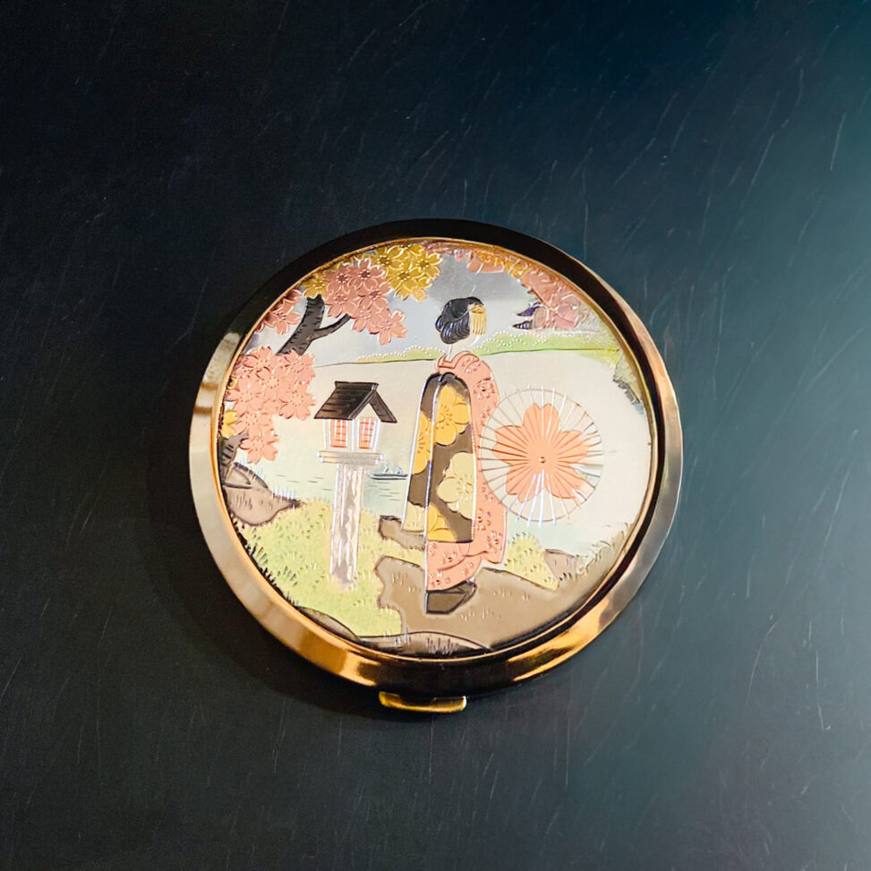 Lovely compact, engraved Japanese woman in kimono with parasol, Showa era 1950s