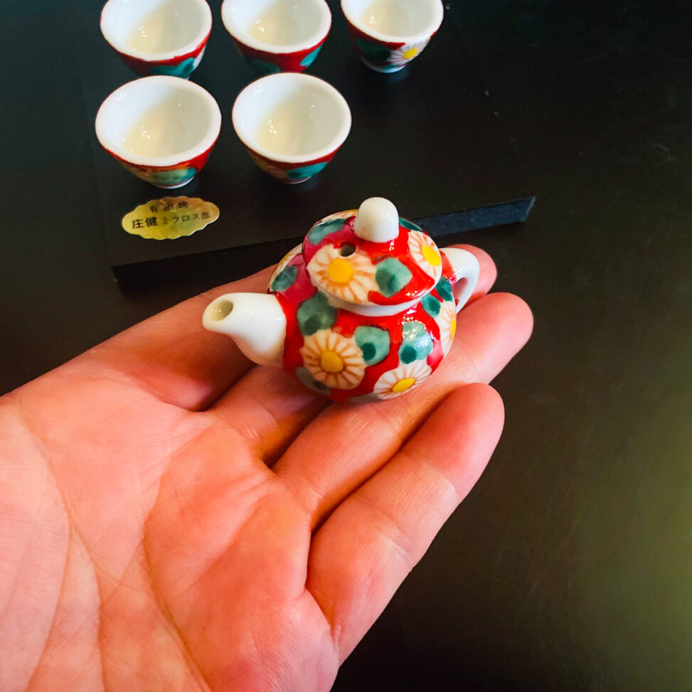 Arita miniature tea set with red floral design (Showa period)